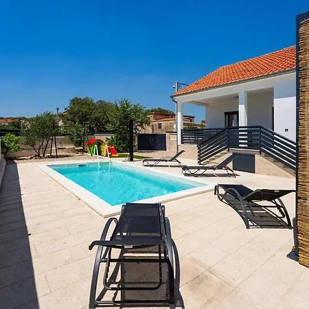 3 Bedroom Awesome In * Rastevic