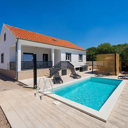 3 Bedroom Awesome In