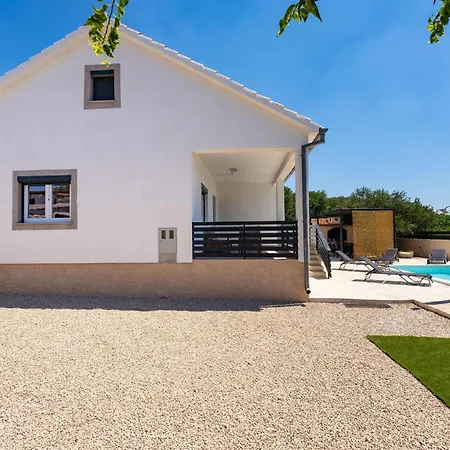 3 Bedroom Awesome In *