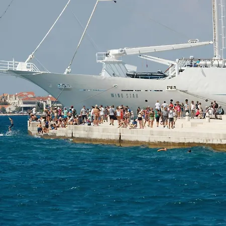 3 Bedroom Awesome In *