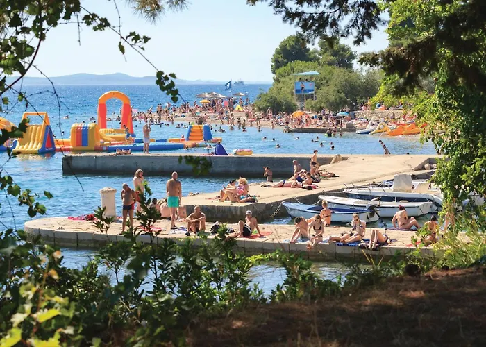 3 Bedroom Awesome In بيت للعطل