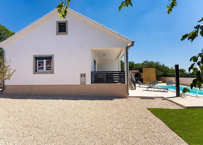 3 Bedroom Awesome In *