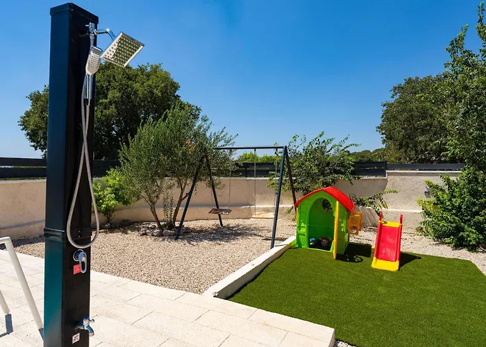 Vikendica 3 Bedroom Awesome In Rastevic