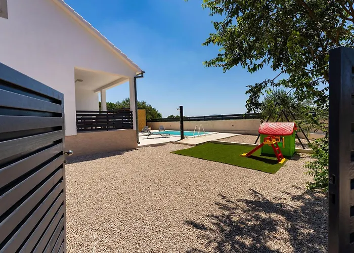 Vikendica 3 Bedroom Awesome In