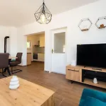 3 Bedroom Awesome In Semesterbostad Rastevic