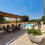 3 Bedroom Awesome In