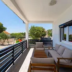 3 Bedroom Awesome In Semesterbostad