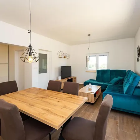 3 Bedroom Awesome In