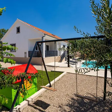 3 Bedroom Awesome In Rastevic