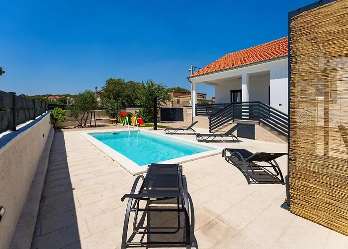 3 Bedroom Awesome In * Rastevic