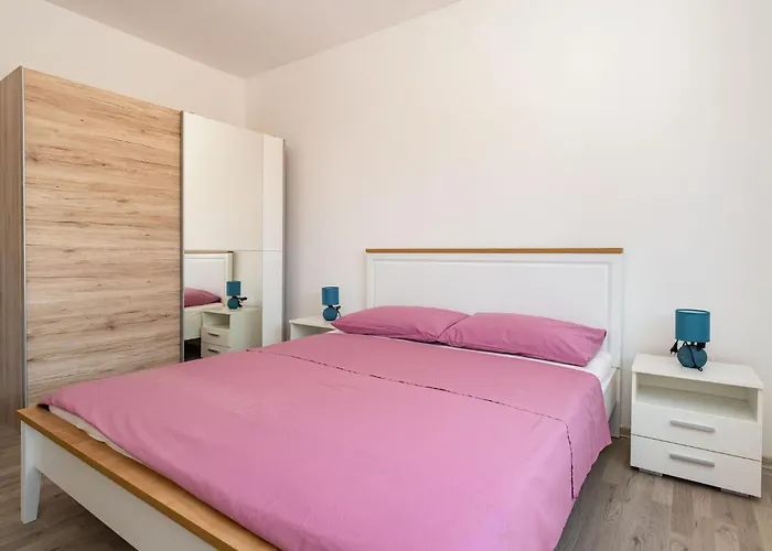 3 Bedroom Awesome In Σπίτι διακοπών Rastevic