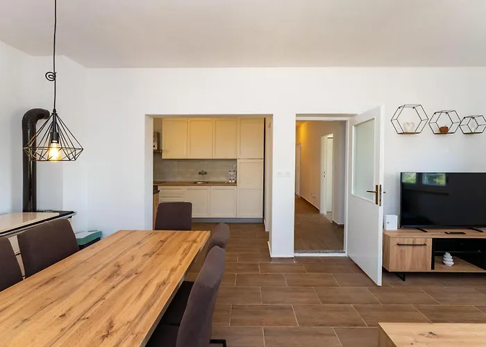 Nyaraló 3 Bedroom Awesome In Rastevic