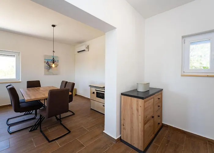 3 Bedroom Awesome In *