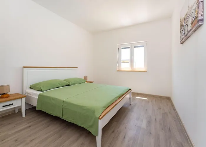 Nyaraló 3 Bedroom Awesome In Rastevic