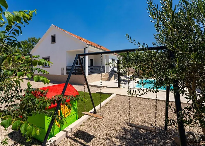 3 Bedroom Awesome In Rastevic