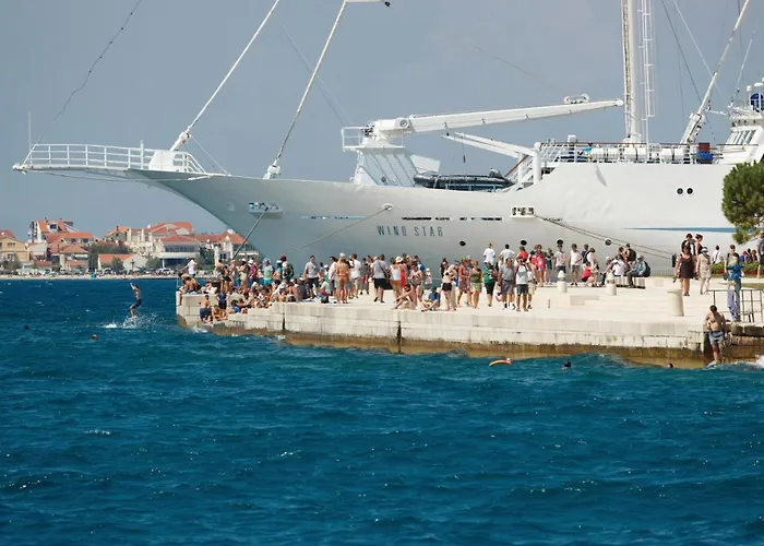 3 Bedroom Awesome In *